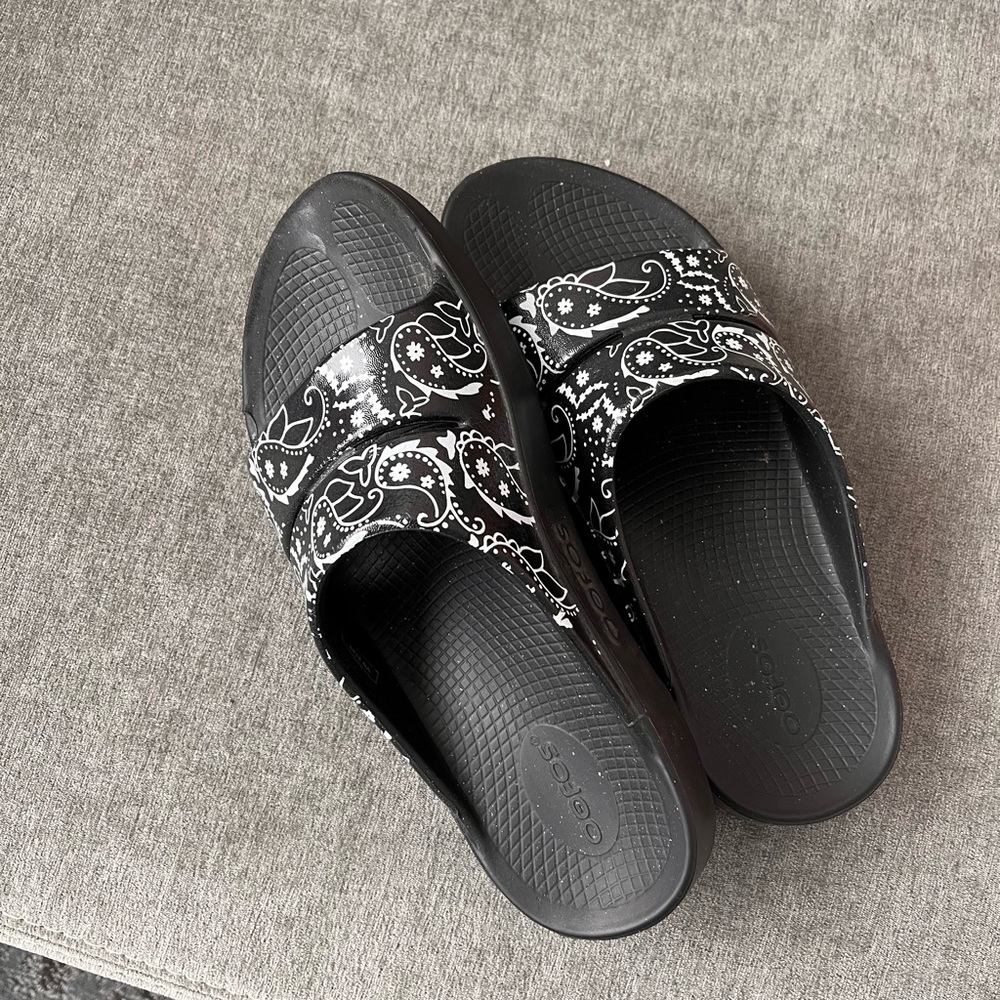 Oofos slides
